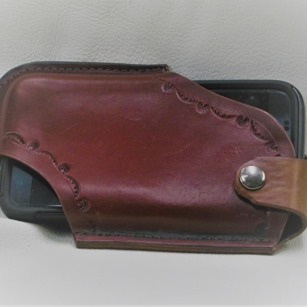 Front, Cell Phone Holster Ox Blood Colour, Custom, Full Grain Leather, Hand tooled, Hand Made in the Okanagan, Oliver, B.C., Canada.